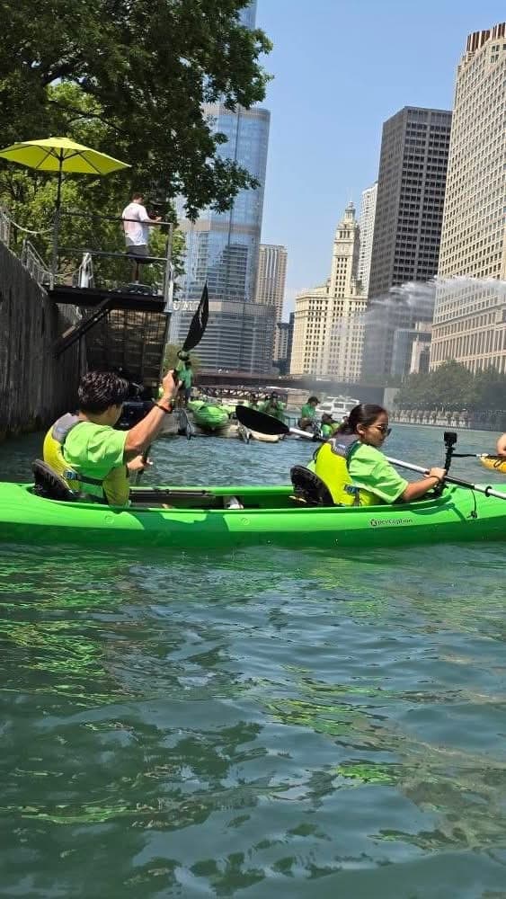 Veteran kayakers on the Chicago River with Esprit de Corps Foundation