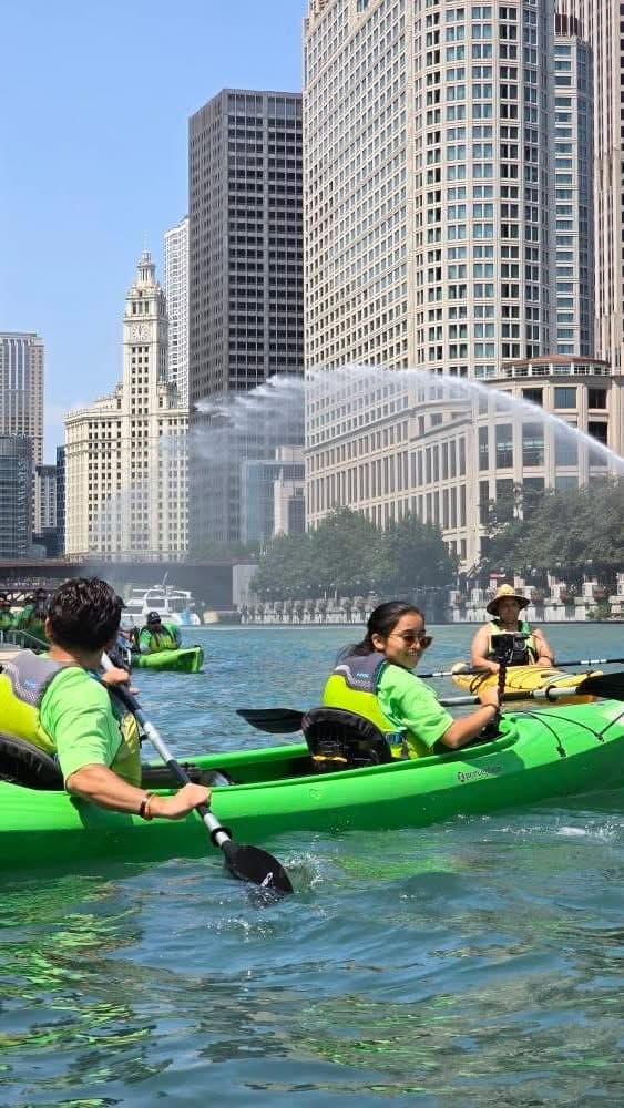Veterans paddling through downtown Chicago with EDC Outdoors