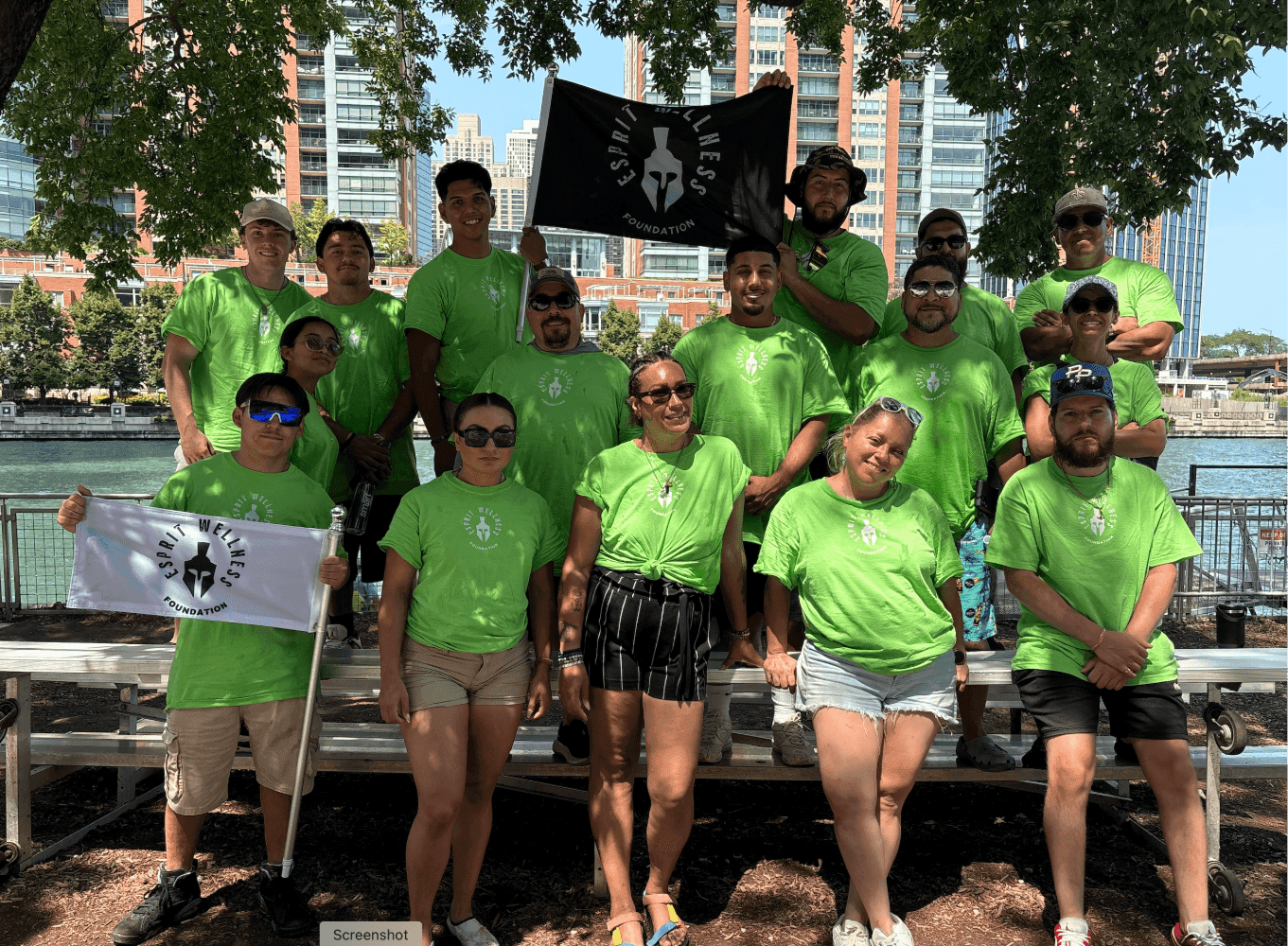 Full EDC Outdoors veteran kayak group at the Chicago River