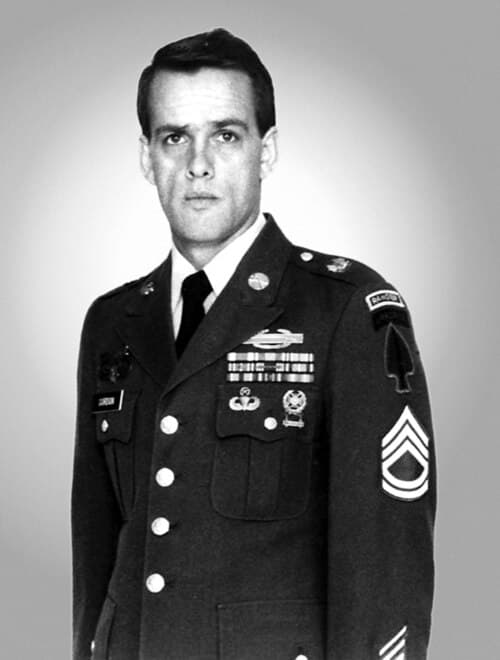 Official U.S. Army portrait of MSG Gary I. Gordon
